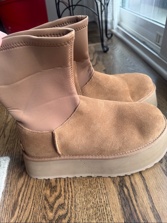 UGG Classic Dipper Boots - Picture 2 of 6